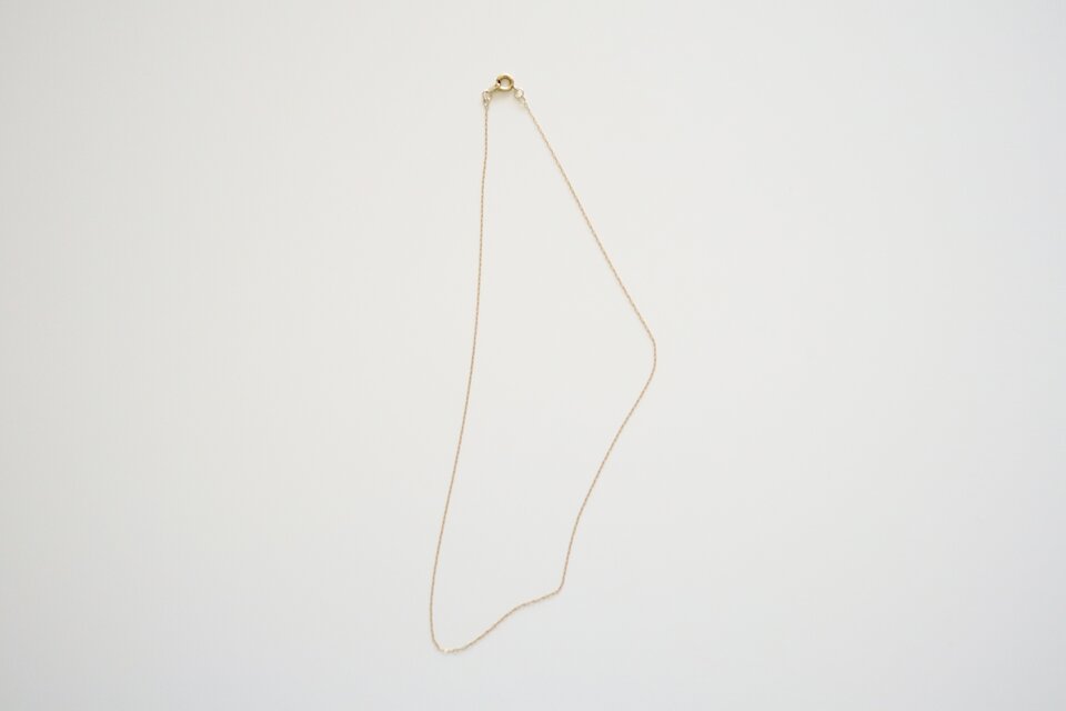 《肌に溶けるように馴染む》繊細チェーンネックレス