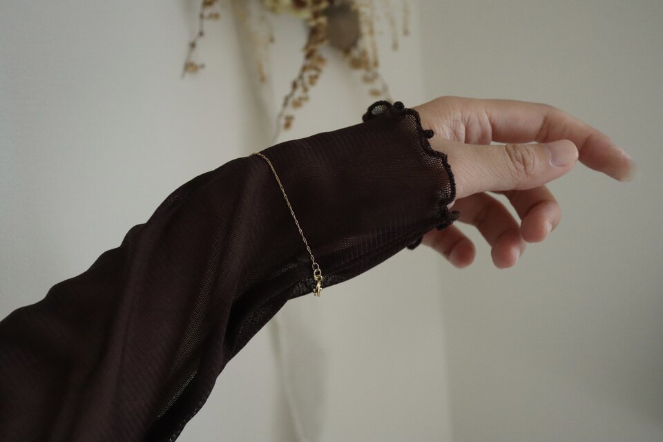 《肌に溶けるように馴染む》繊細チェーンブレスレット