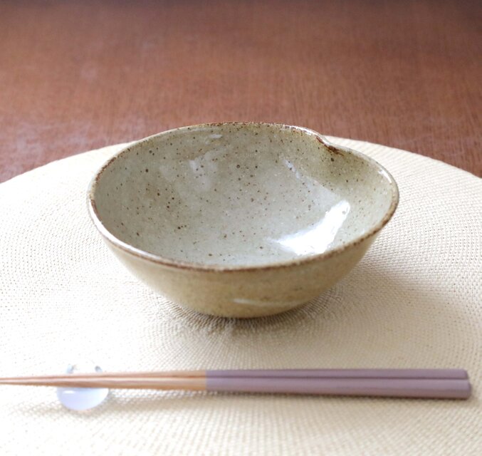 藁白釉の木の葉鉢 大きめサイズ | iichi 日々の暮らしを心地よくする