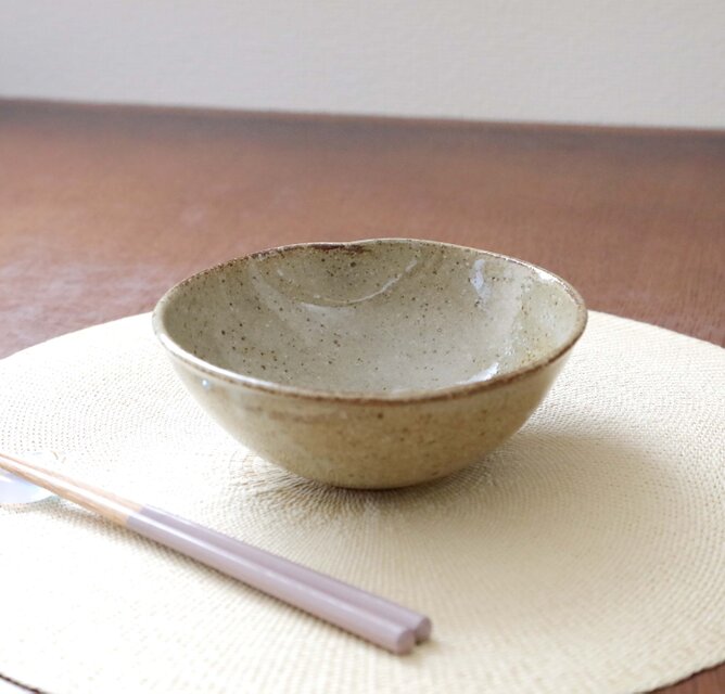藁白釉の木の葉鉢 大きめサイズ | iichi 日々の暮らしを心地よくする