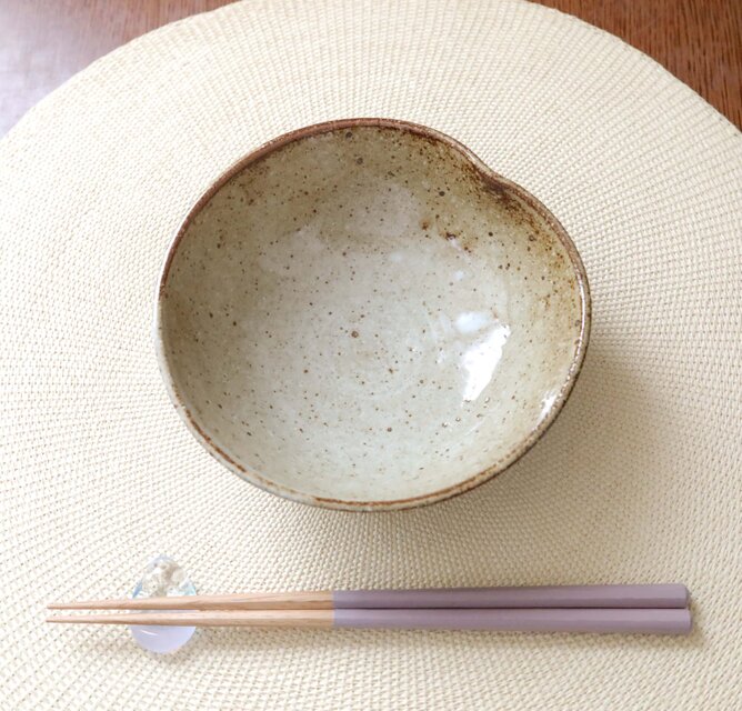 藁白釉の木の葉鉢