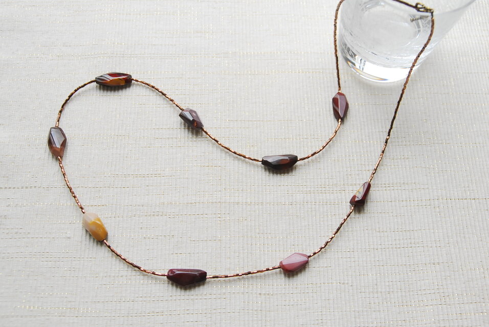 再販　ムーアカイトタンブルとビーズのチョコレートのようなネックレス
