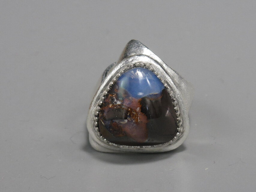 山岳地帯の青空