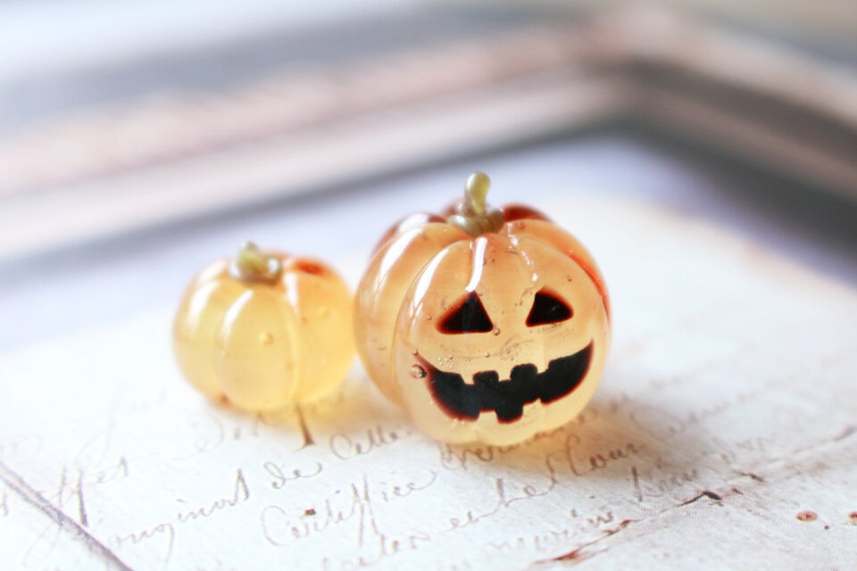 ガラスのハロウィン　ミニチュアジャックオランタン（ペールオレンジ半透明）