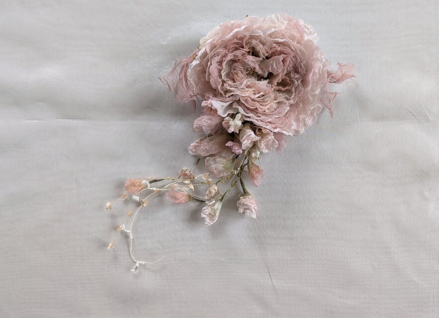 布花 ちりちり花びらのコサージュ ピンク（大）/ 00120