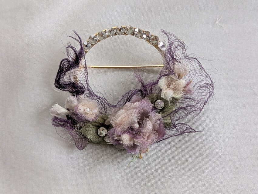 布花　シルクのお花ブローチ（紫）　/ 00126