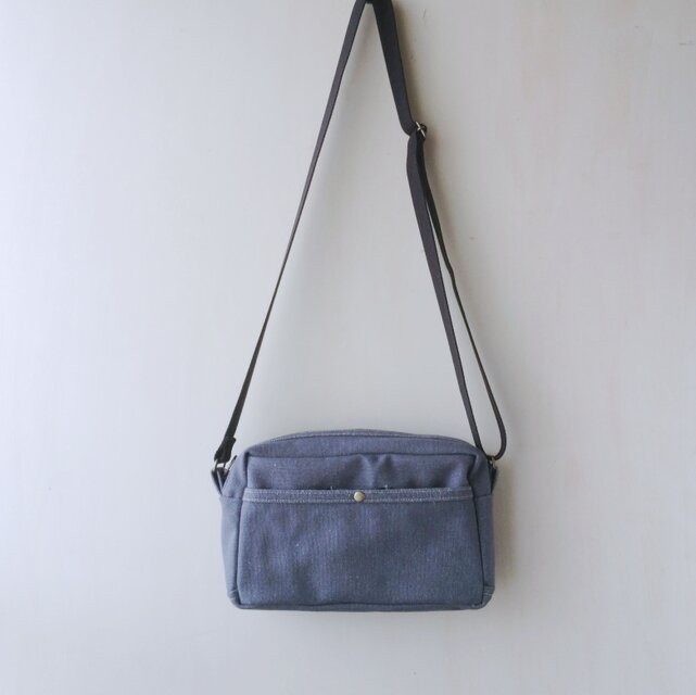 帆布のショルダーバッグ グレー