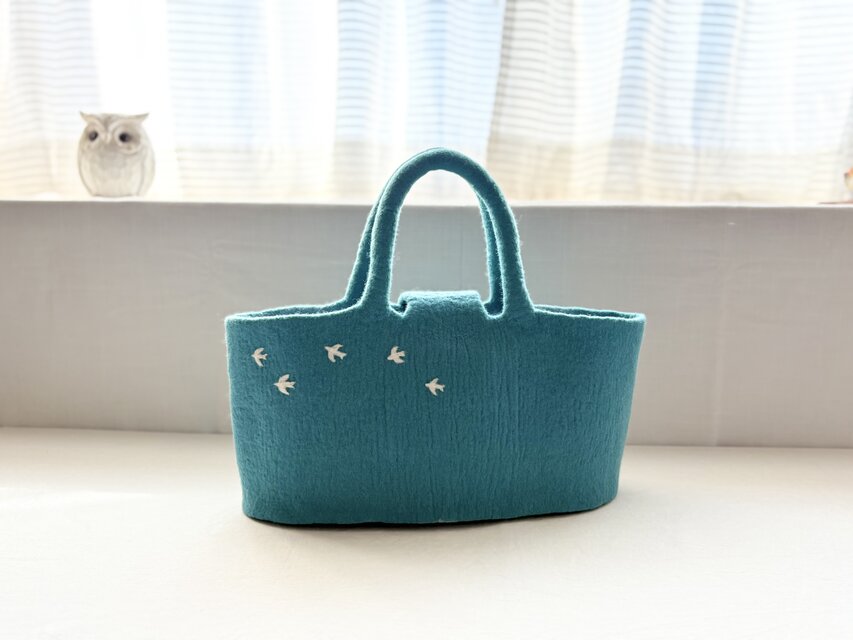 羊毛刺繍フェルトバック/ 蒼の空 | iichi 日々の暮らしを心地よくする