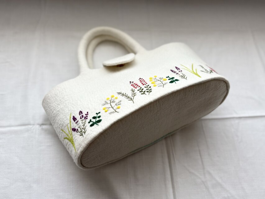 羊毛刺繍フェルトバック/ Herbs | iichi 日々の暮らしを心地よくする