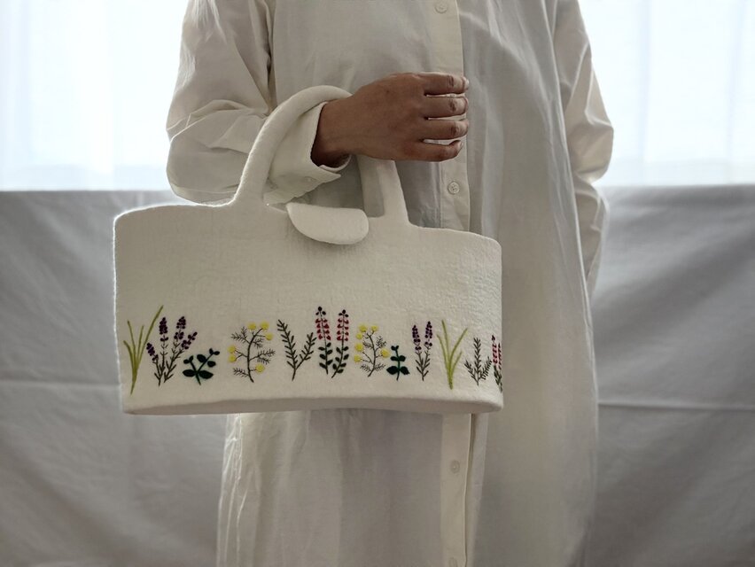 羊毛刺繍フェルトバック/ Herbs | iichi 日々の暮らしを心地よくする