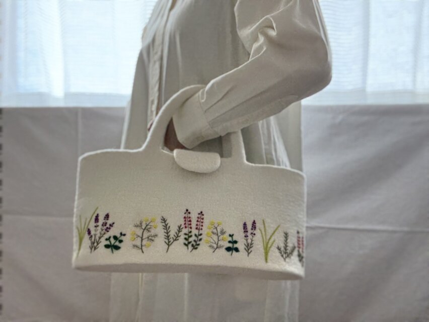 羊毛刺繍フェルトバック/ Herbs | iichi 日々の暮らしを心地よくする