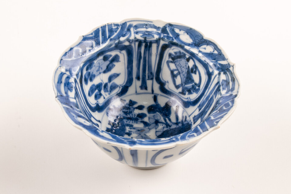 王地山焼 染付芙蓉手花鳥吉祥文 向付 江戸後期 E2095