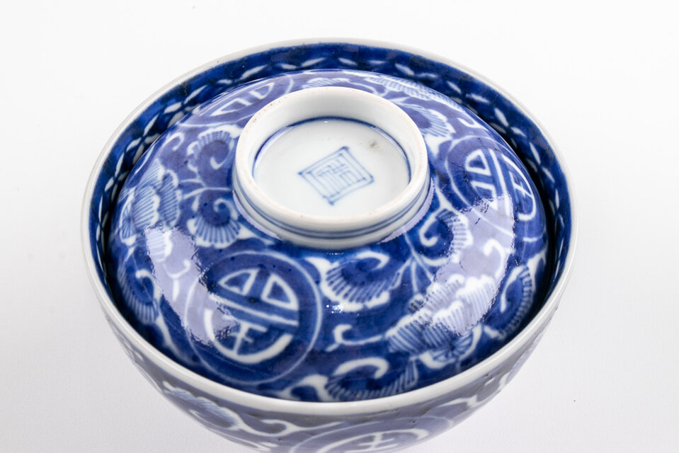 古伊万里 染付 牡丹寿字文 蓋茶碗 江戸後期 | iichi 日々の暮らしを 