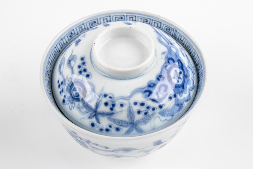 古伊万里 染付 線描き唐草文 蓋茶碗 江戸後期 | iichi 日々の