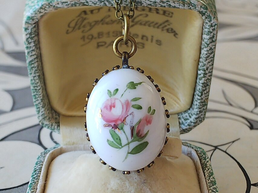 ヴィンテージ　Porcelain薔薇／金彩（20×15㎜）Aランク　クラシカルネックレス