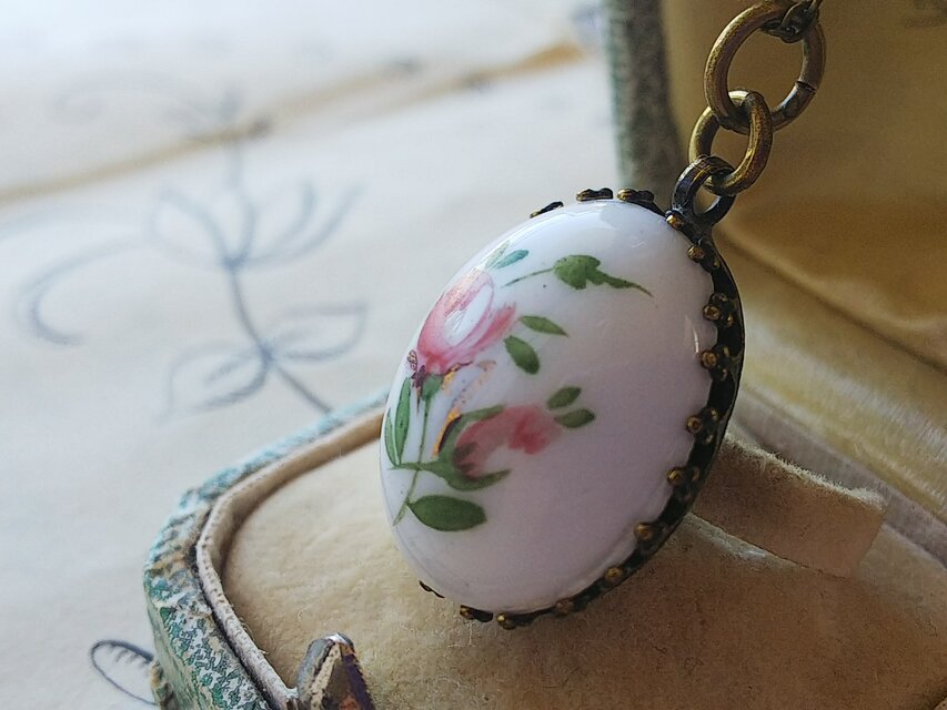 ヴィンテージ Porcelain薔薇／金彩（20×15㎜）Aランク クラシカル