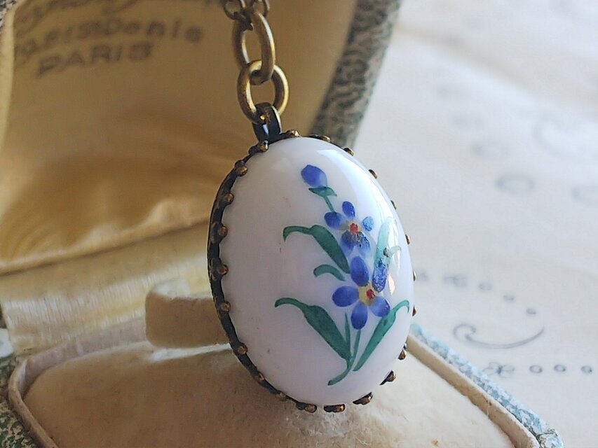 ヴィンテージ Porcelain／青い小花（20×15㎜）Aランク