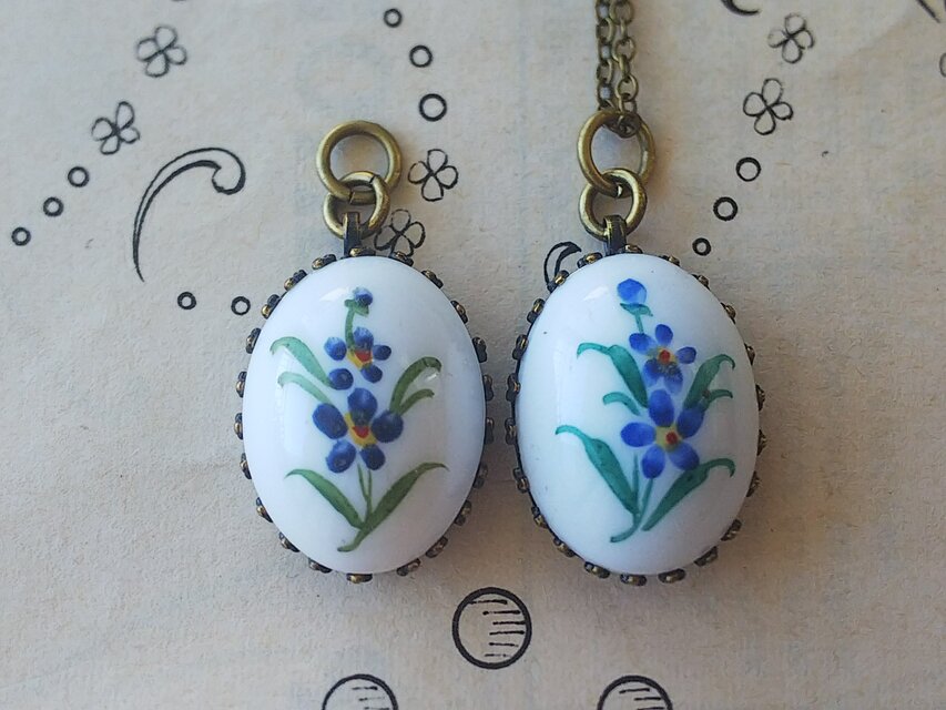 ヴィンテージ Porcelain／青い小花（20×15㎜）Aランク