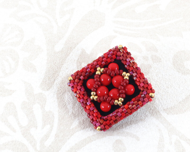 Square　ビーズ刺繍のブローチ　B