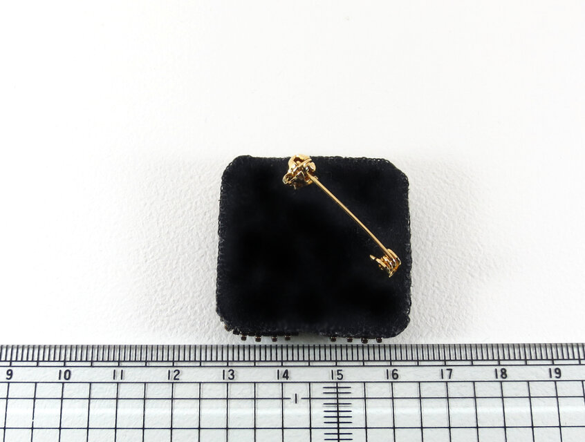 Chocolat ビーズ刺繍のブローチ | iichi 日々の暮らしを心地よくする