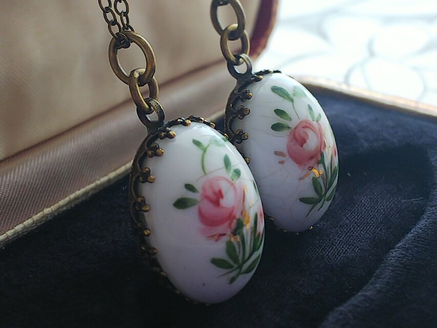 ヴィンテージ Porcelain薔薇／金彩（20×15㎜）Bランク クラシカル
