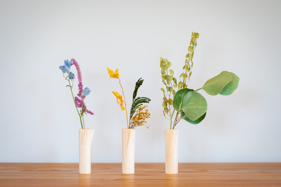 紙木と花（しきとはな）Long 丨0.2mmの薄さに削った信州アカマツが織りなす花の器