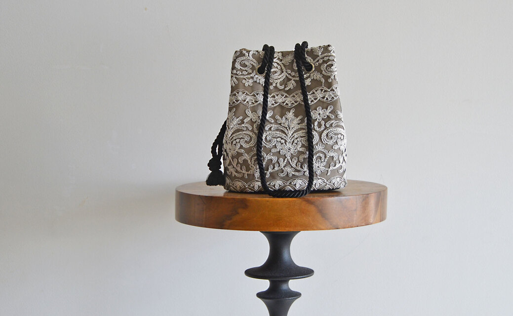 数量限定!   イタリア製　チュール刺繍　ベージュブラック　2way ポシェットマリンバッグ　ミニショルダー　