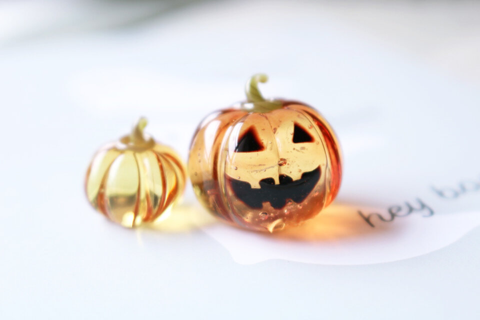 ガラスのハロウィン　ミニチュアジャックオランタン（ペールオレンジ透明）