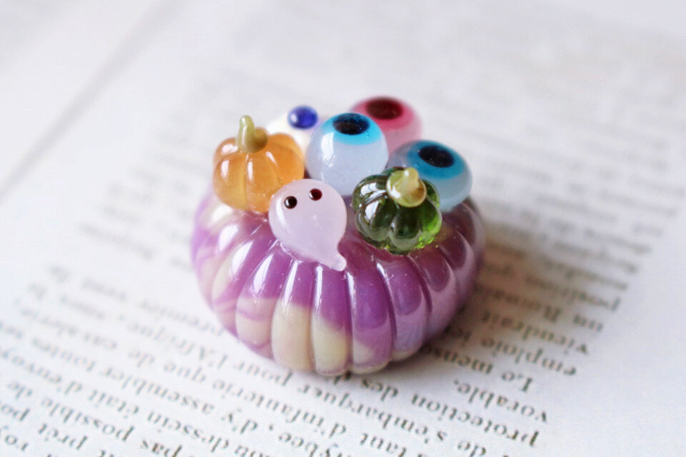 ガラスのミニチュア　ハロウィン紫芋モンブラン 　★ガラスのミニチュア洋菓子店★