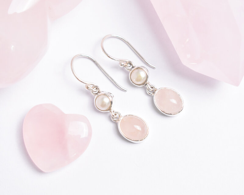 優しいピンクの天然石・ローズクォーツと淡水パールのシルバーピアス　シルバー925　天然石ピアス