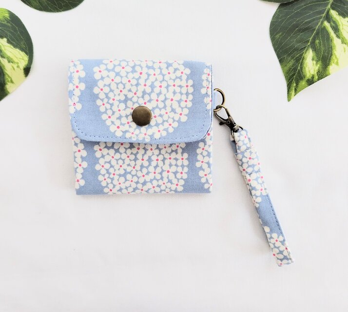 サークルフラワーの持ち手付きミニ財布（ブルー)