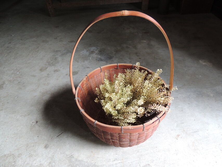 持ち手付竹籠01