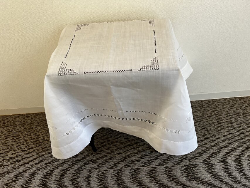 麻オーガンジー手刺繍テーブルクロス | iichi 日々の暮らしを心地よく
