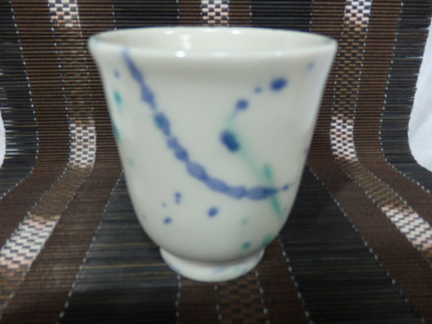 磁器　湯呑　青と緑の墨流し模様