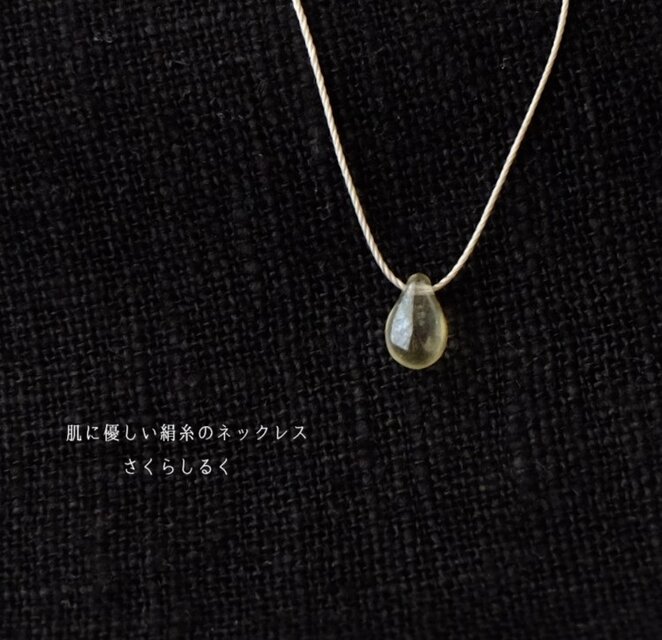 d32【レモンスカッシュ】1つぶチェコドロップ　 肌にやさしい絹糸のネックレス　糸の色＆長さえらべます
