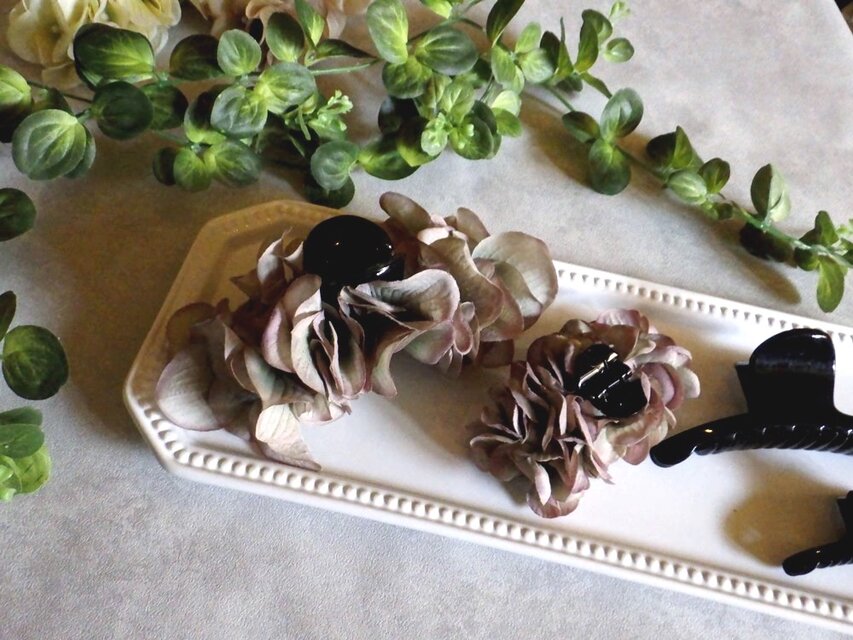 大きな花びらの紫陽花のバンスクリップ ■ アルディハイドレンジア ■ グリーンブラウン