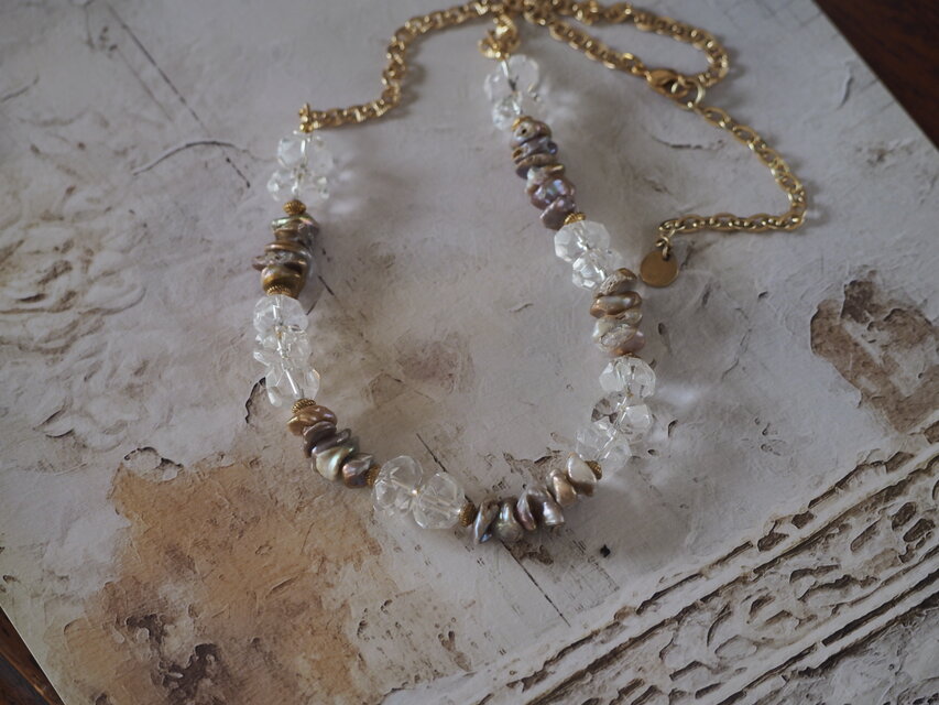 ブロンズ色の翳り　クリスタル×ケシパール　（ネックレス）