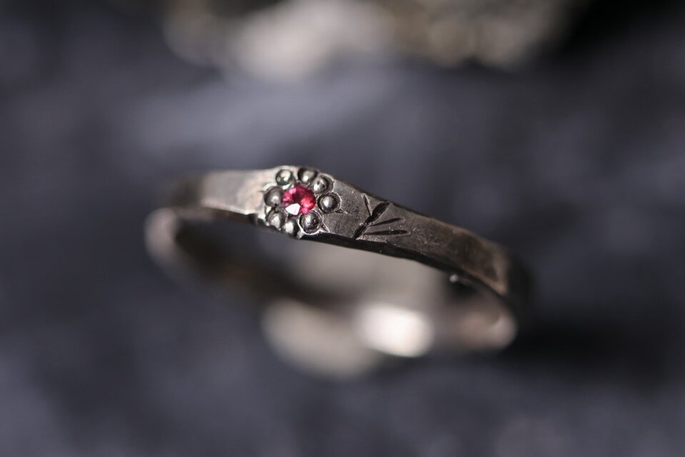 【ルーン文字×石言葉】ミャンマー産レッドスピネル・シルバーリング【小鳥屋ルーン『持続する情熱』】