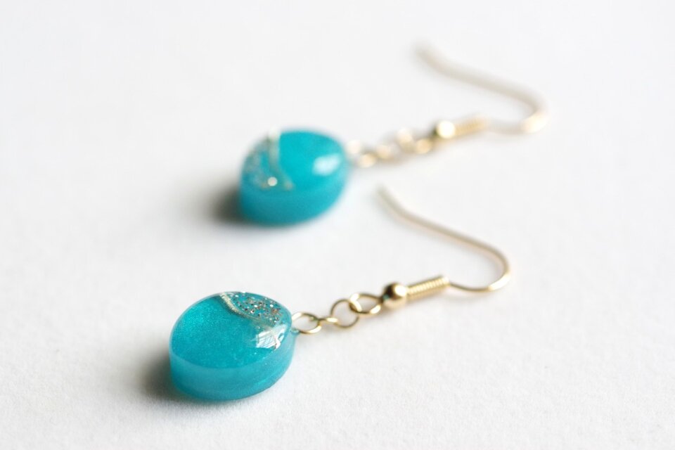 レジンアート　マーキスピアス〈紺碧〉