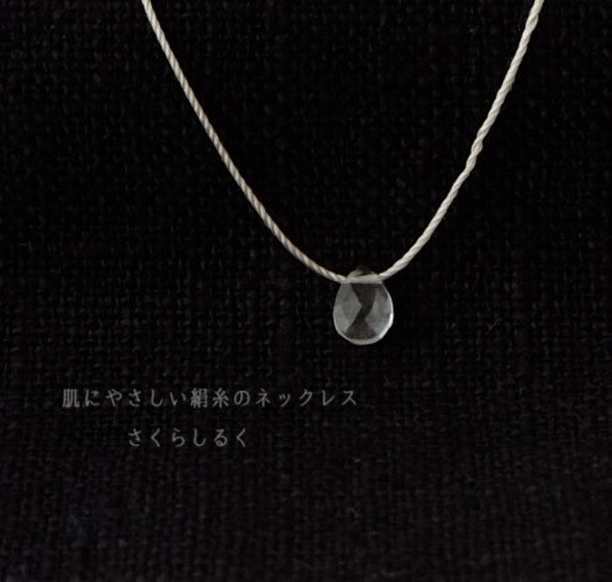 119【宝石質　ハイアライトオパール】14kgf　肌にやさしい絹糸のネックレス　糸の色＆長さえらべます