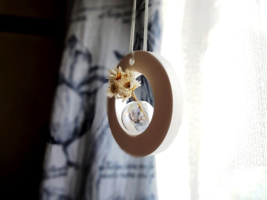 アロマストーン ■ 丸い窓辺の風景 シャボン玉 ■ 小さなブーケつき