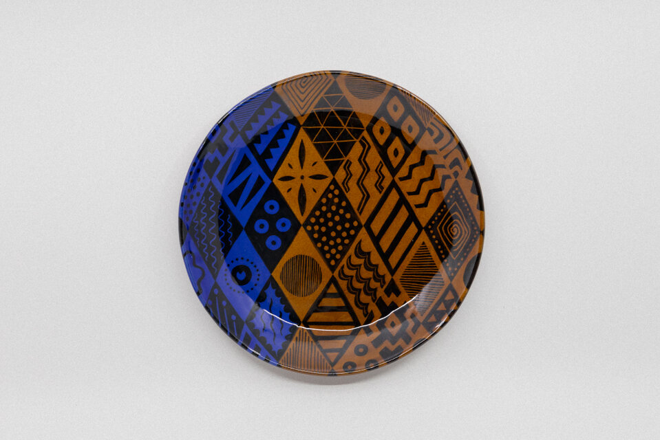 【飴釉＆コバルト】8寸平皿 -TEXTILE-