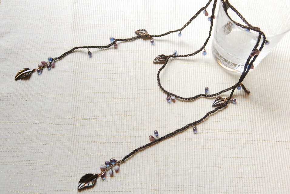 マザーオブパールの秋のつる草のラリエット　