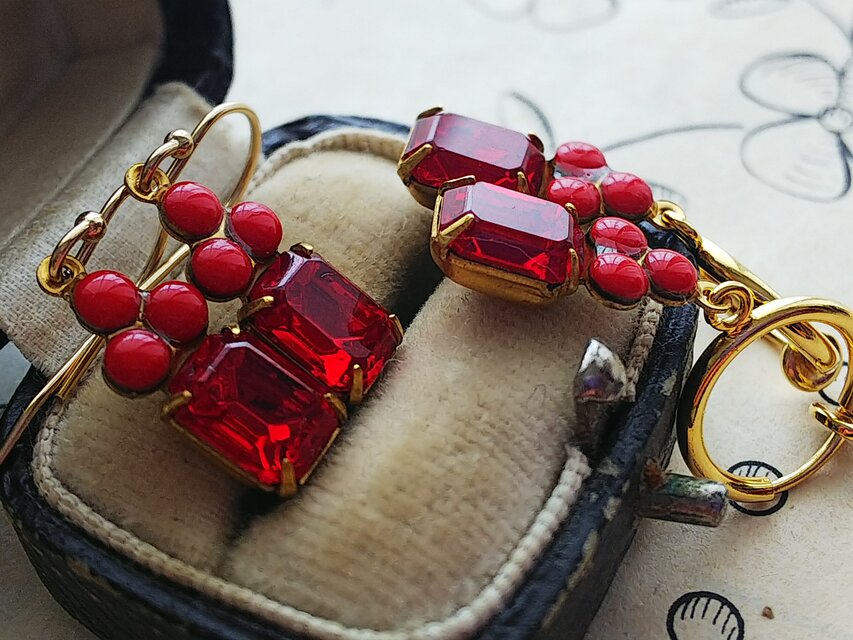 ヴィンテージ　シャムとチェリーRedの14Kgfピアス（またはフープイヤリング）