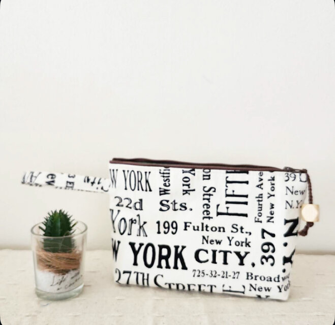 たっぷり入る♡持ち手付きポーチ