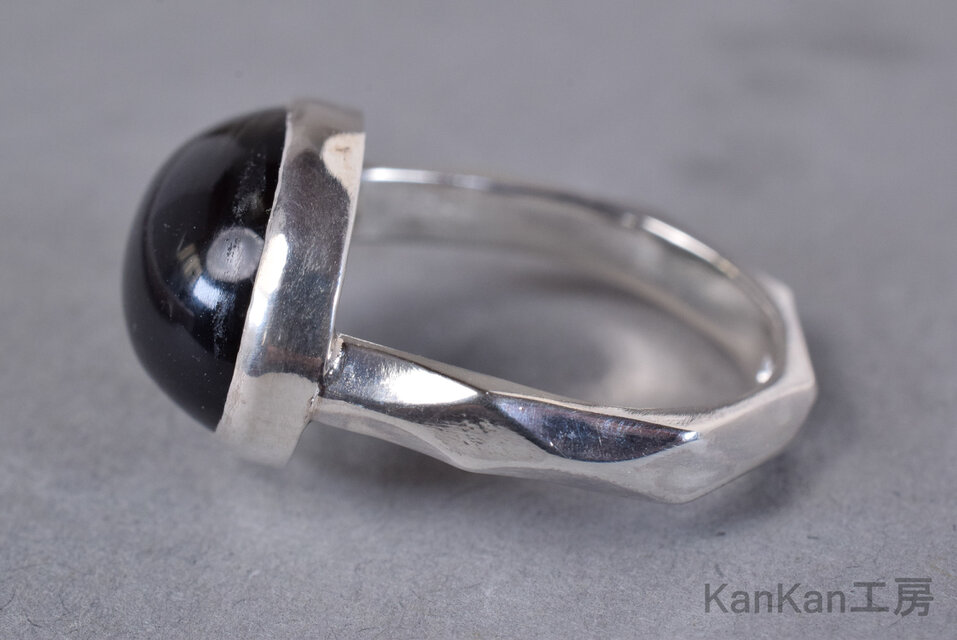 ビクトリアストーンのリング (黒色) | iichi 日々の暮らしを心地よく