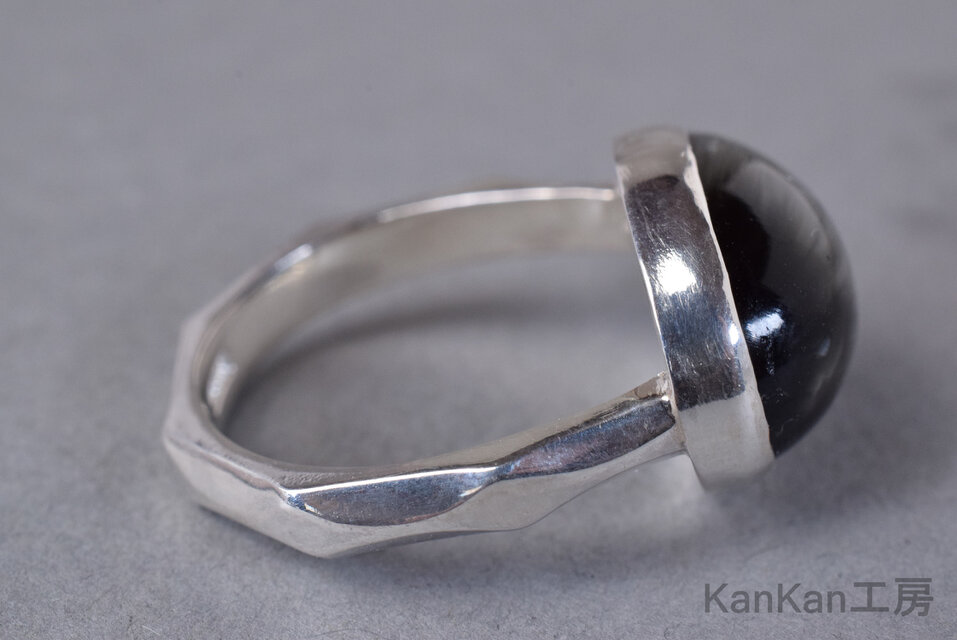 ビクトリアストーンのリング (黒色) | iichi 日々の暮らしを心地よく