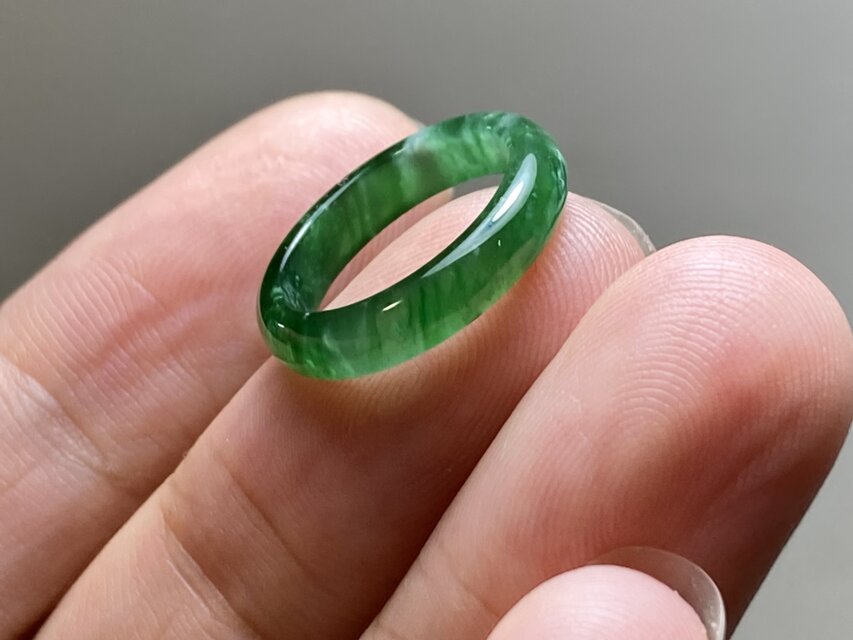 L12-203氷糯種暗緑飃雪花7.5号グアテマラ産A貨 本翡翠 くりぬき リング L12-204 極品 ピンキーリング 高氷種 濃陽緑 1.5号 天然