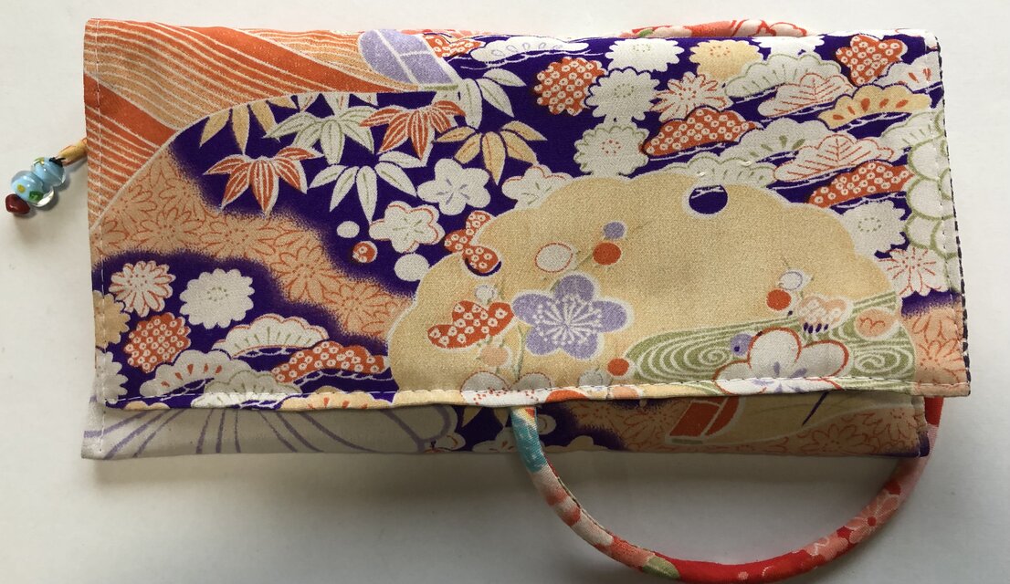 ８３４１　花柄の長襦袢で作った和風財布・ポーチ