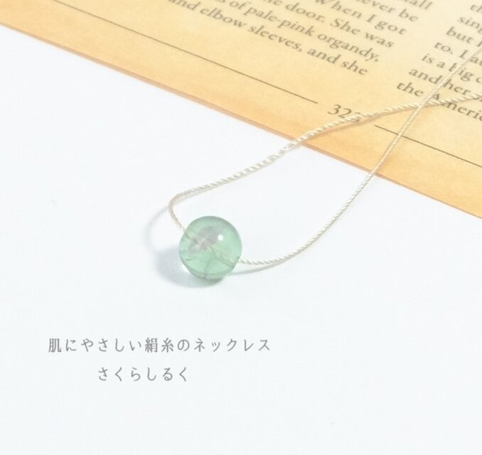100【天然石　フローライト　蛍石】14kgf　6ｍｍ丸玉　肌にやさしい絹糸のネックレス　糸の色＆長さえらべます